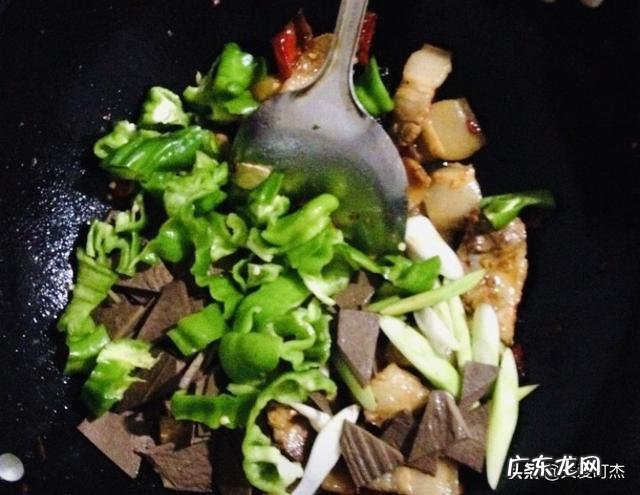 香干回锅肉怎么做?