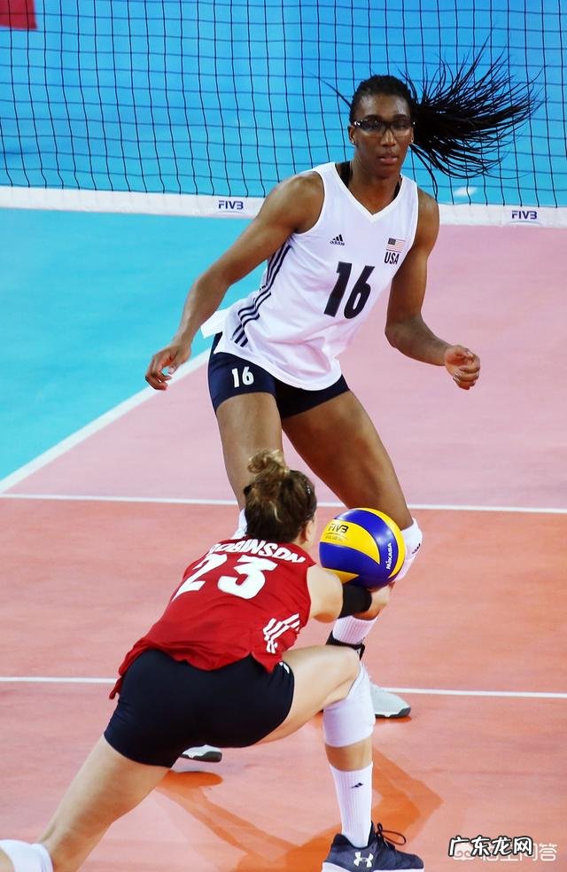 江门站中国女排0-3不敌美国队，朱婷13分，美国两主攻20分，如何评价？