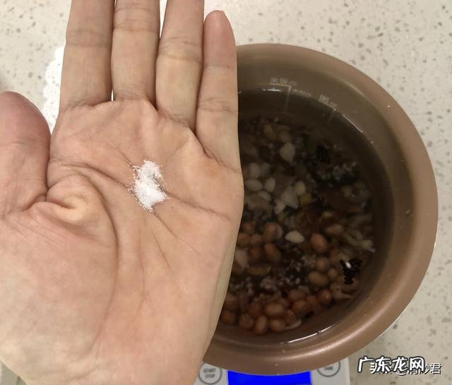 谁能推荐一下八宝粥的配方和熬制方法?