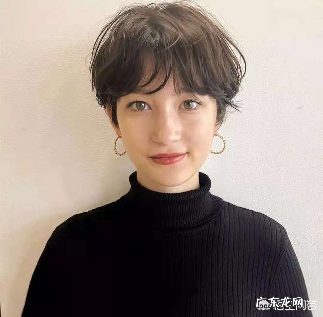 中老年人剪什么样的发型可以显得更年轻一些?