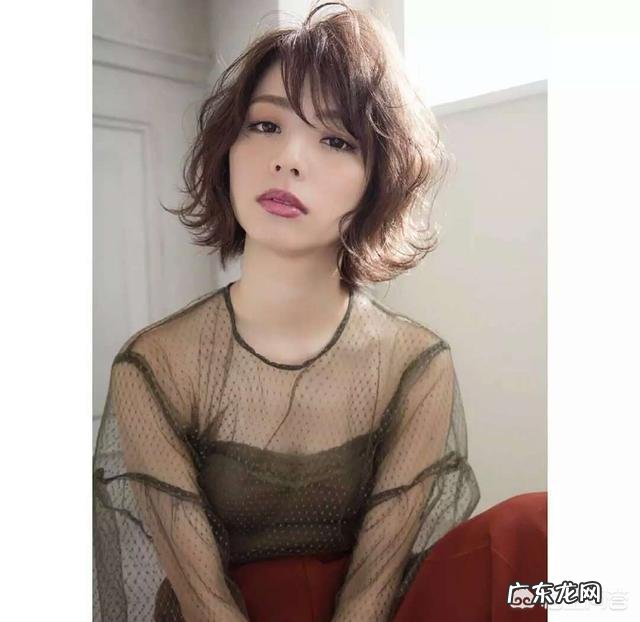 中老年人剪什么样的发型可以显得更年轻一些?