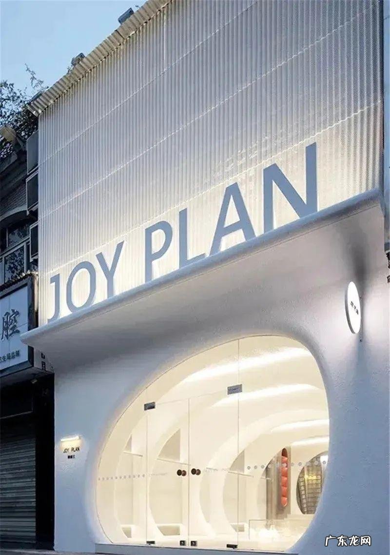 店铺招牌颜色风水 服装店招牌什么颜色最好