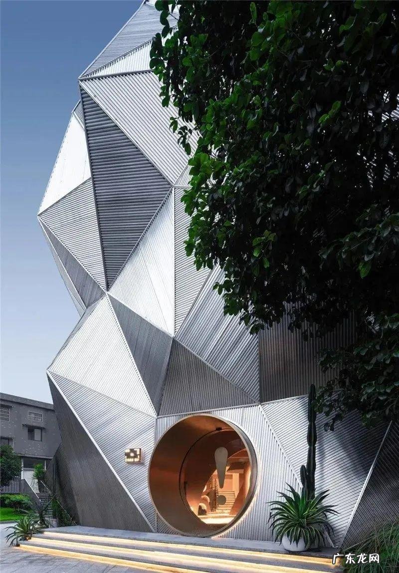 店铺招牌颜色风水 服装店招牌什么颜色最好