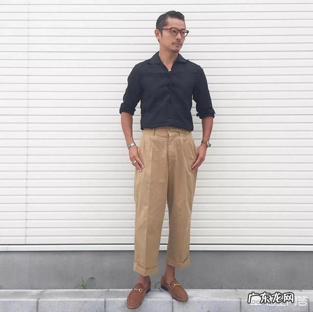 黑色衬衫搭配什么颜色的休闲西裤好看?