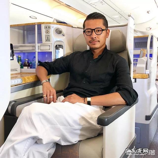 黑色衬衫搭配什么颜色的休闲西裤好看?