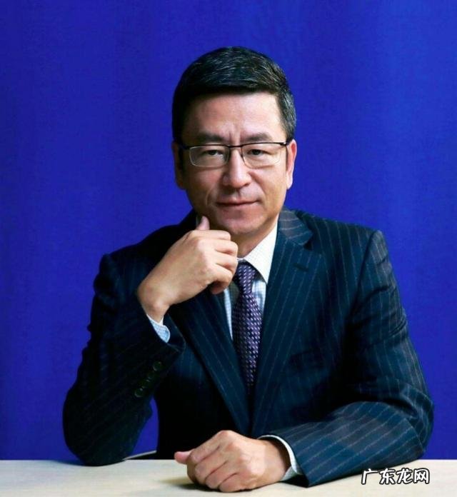 白岩松表示不用微信、前段时间又反对ETC,是思想观念落伍了吗?