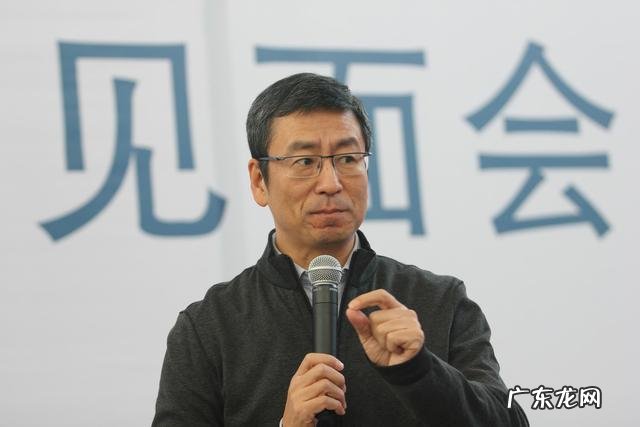 白岩松表示不用微信、前段时间又反对ETC,是思想观念落伍了吗?