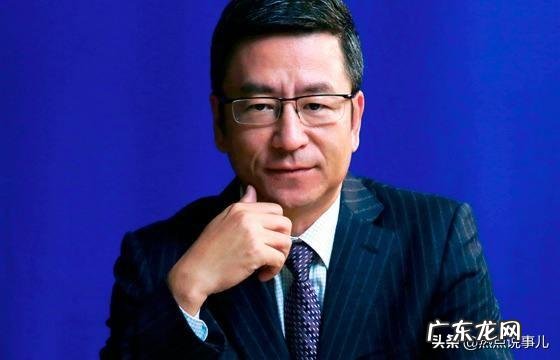 白岩松表示不用微信、前段时间又反对ETC,是思想观念落伍了吗?