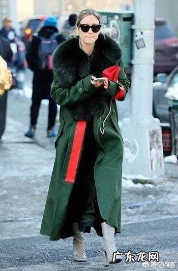 墨绿色大衣里面配什么好看?