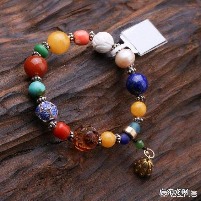 西藏不产蜜蜡绿松石,那么多的蜜蜡绿松石是哪来的?