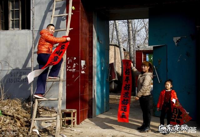 大年三十立春，今年贴对联的时间是腊月二十八，还是大年三十最吉利？