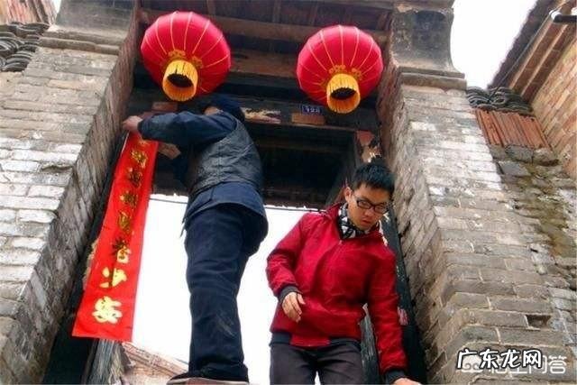 大年三十立春,今年贴对联的时间是腊月二十八,还是大年三十最吉利?