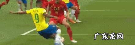 你认为巴西队是怎么出局的?裁判几次无视禁区犯规,怎么看裁判的问题?