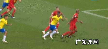 你认为巴西队是怎么出局的?裁判几次无视禁区犯规,怎么看裁判的问题?