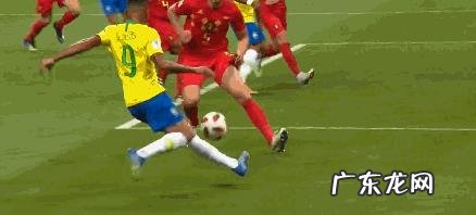 你认为巴西队是怎么出局的?裁判几次无视禁区犯规,怎么看裁判的问题?