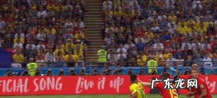 你认为巴西队是怎么出局的?裁判几次无视禁区犯规,怎么看裁判的问题?