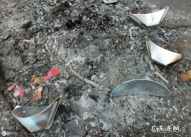 中元节是七月十五，为什么很多农村地区七月十四就“烧包”祭祖了呢？