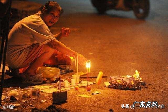 中元节是七月十五，为什么很多农村地区七月十四就“烧包”祭祖了呢？