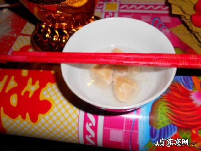 中元节是七月十五，为什么很多农村地区七月十四就“烧包”祭祖了呢？