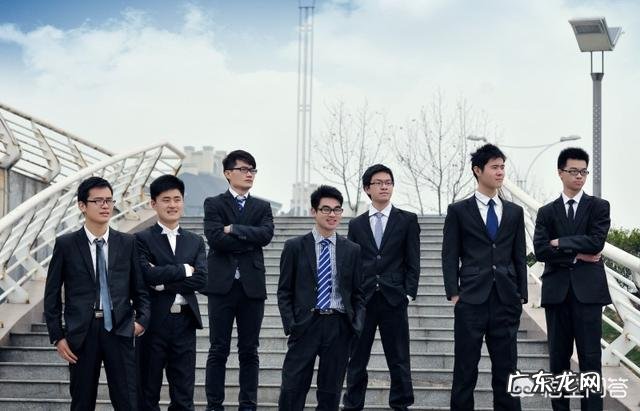 面试一家公司，公司实力很强，但你应聘的岗位就你自己，不知道未来发展方向，应该去吗？