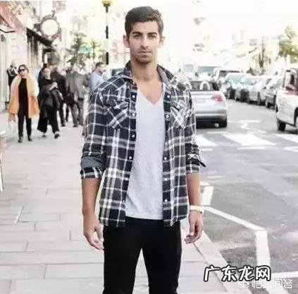 男士夏季T恤搭配技巧有哪些,如何找到最适合自己的色系?