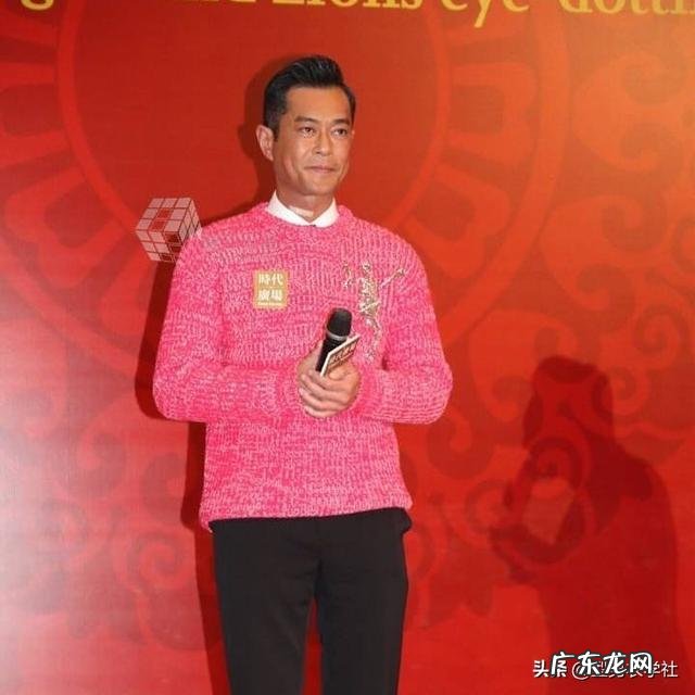 男士夏季T恤搭配技巧有哪些,如何找到最适合自己的色系?