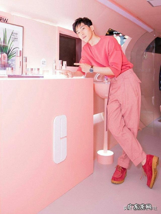 男士夏季T恤搭配技巧有哪些,如何找到最适合自己的色系?