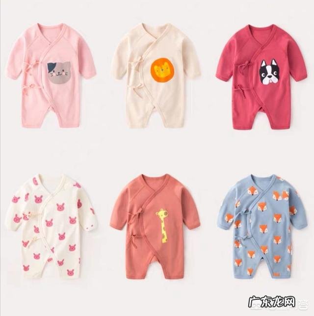 一岁以内的宝宝穿连体衣好还是分体衣比较好?为什么?