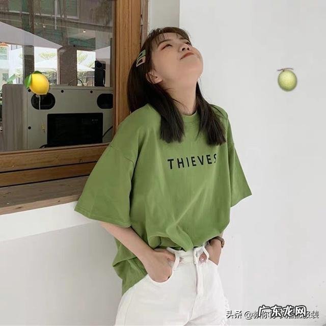 绿色系的衣服怎么穿减龄又好看？