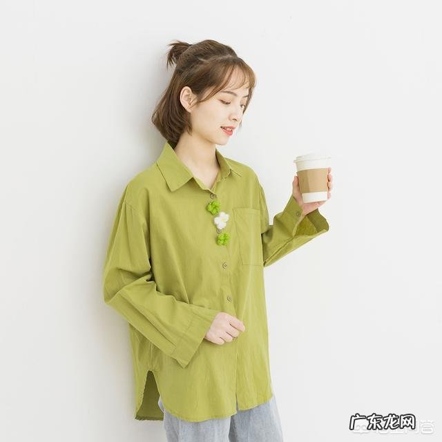 绿色系的衣服怎么穿减龄又好看?