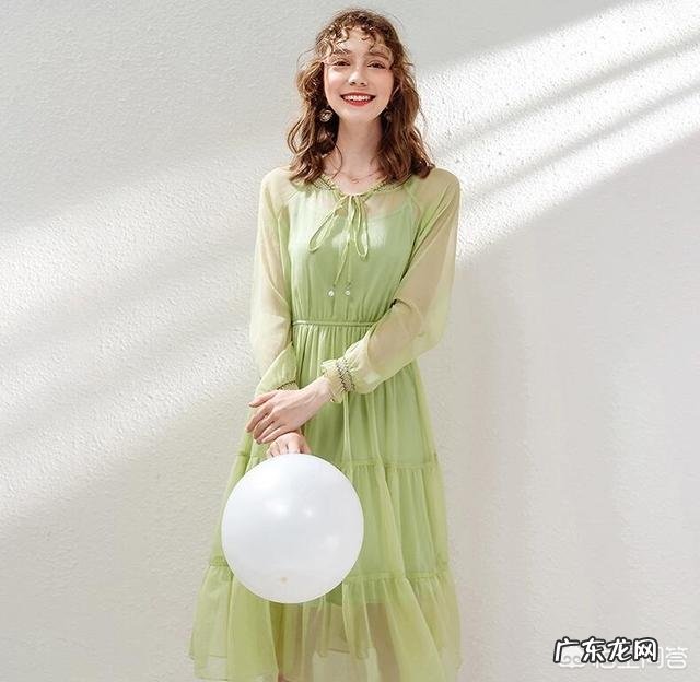 绿色系的衣服怎么穿减龄又好看?