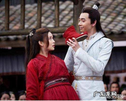 金庸小说里有哪些对脚的描写?