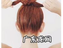 丸子头盘发教程 几步轻松搞定