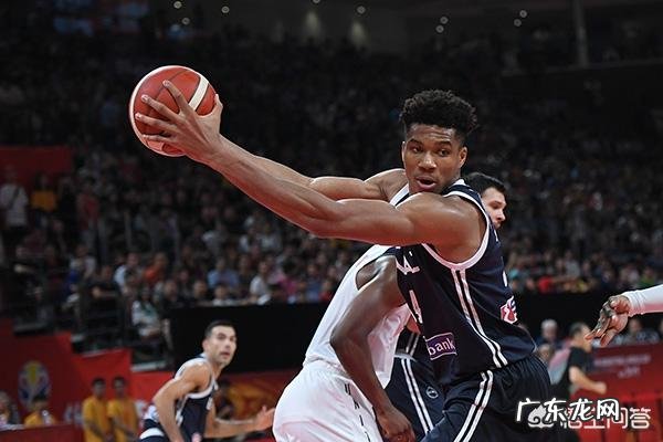 国际篮联规则与NBA规则有什么不同？为什么字母哥在国际篮联规则下表现得有点差？