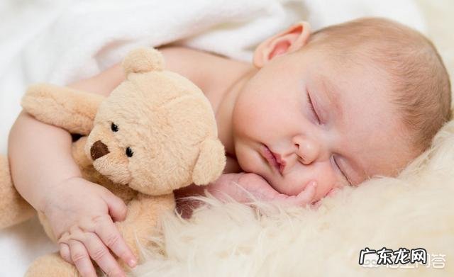 宝宝晚上闹觉一直哭怎么办?