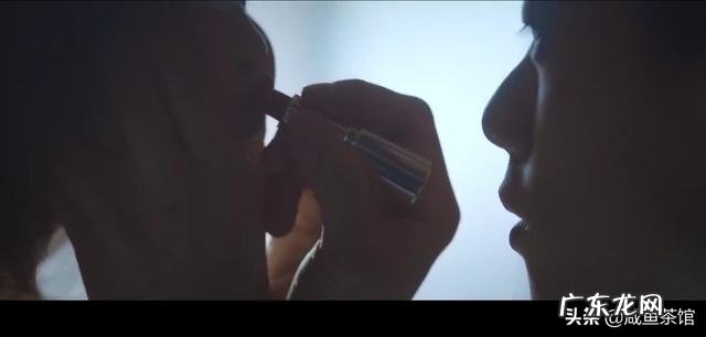 《不完美的她》为什么莲生涂口红会被妈妈说脏?