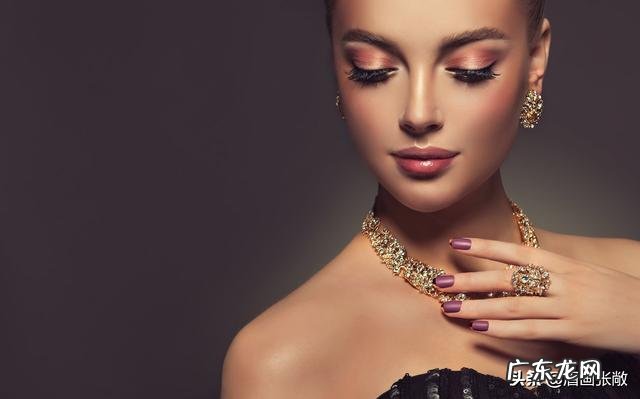 有人知道人什么关于古代男女送定情信物,而且是簪子和玉佩之类的诗词吗?