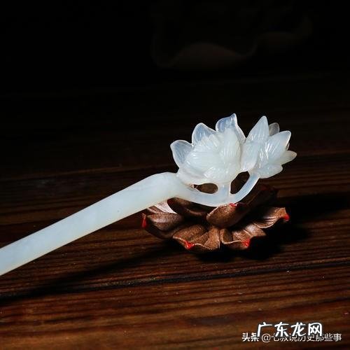 有人知道人什么关于古代男女送定情信物,而且是簪子和玉佩之类的诗词吗?