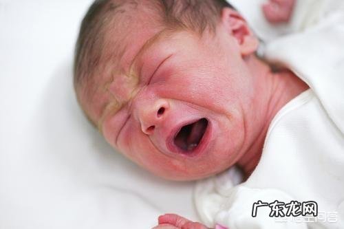 新生儿刚出生一周左右，需要注意哪些事项？