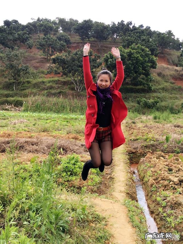 今年你的新衣服是什么颜色，什么款式的？