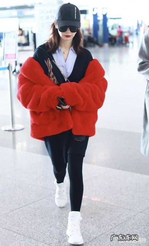 今年你的新衣服是什么颜色，什么款式的？