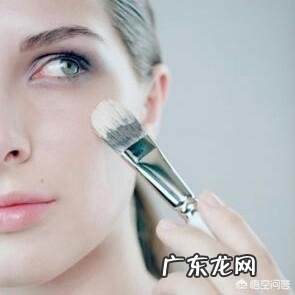 如何通过化妆减龄?