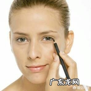 如何通过化妆减龄?