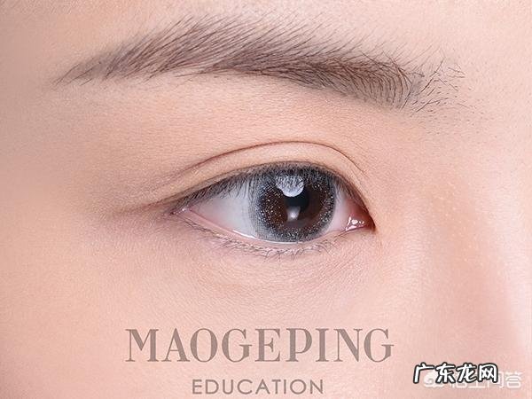 如何通过化妆减龄?