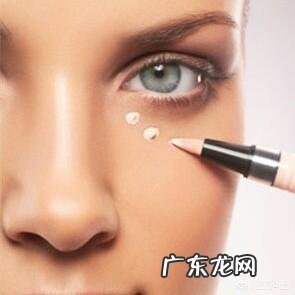 如何通过化妆减龄?