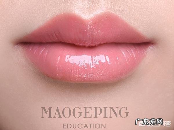 如何通过化妆减龄?