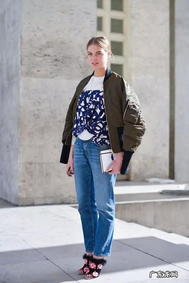 女生穿军绿色大衣该如何搭配?