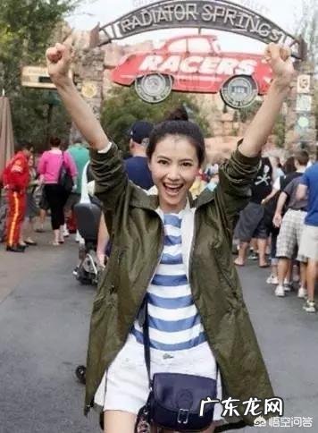 女生穿军绿色大衣该如何搭配?