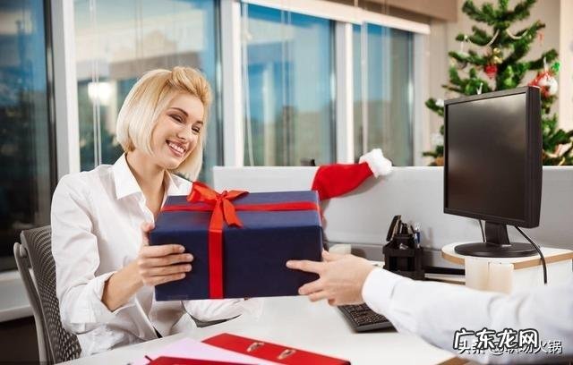 今年打算送礼给领导，送什么烟，什么酒比较好？