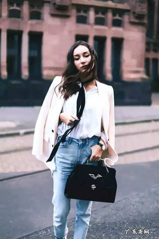 你对丝巾的搭配有什么特别的创意吗?